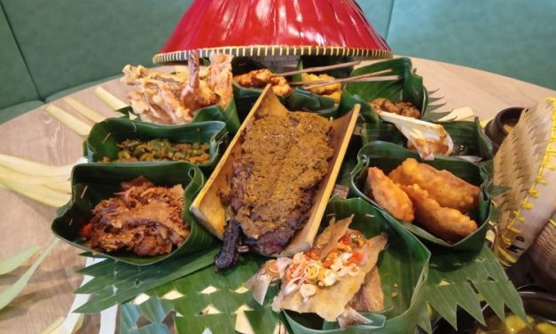 Timbungan Jadi Teknik Memasak Dalam Bambu Khas Bali