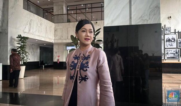 Friderica Widyasari Di Tetapkan OJK Sebagai Pelaksana Tugas Pimpinan