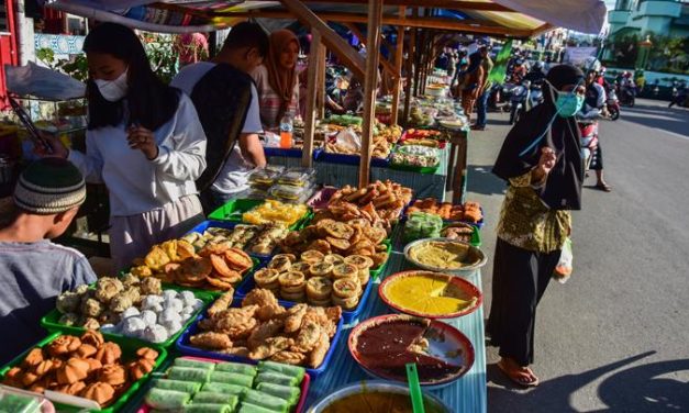 Berburu Takjil Puasa Tradisi Ramadan Yang Selalu Dinanti