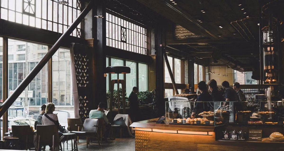 Bisnis Coffee Shop: Peluang, Tantangan, Dan Strategi Bertahan