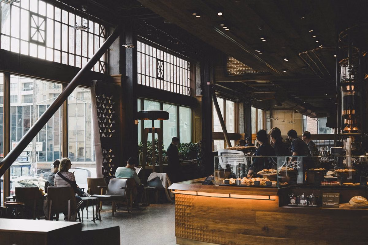 Bisnis Coffee Shop: Peluang, Tantangan, Dan Strategi Bertahan