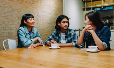 Teori Konspirasi: Mengapa Mudah Menyebar, Kebenaran Informasi